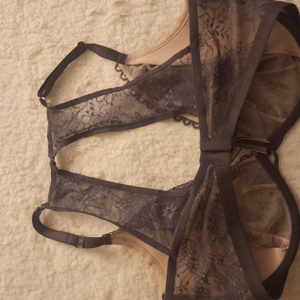 Victoria Secrets bra - Picture 2 of 3